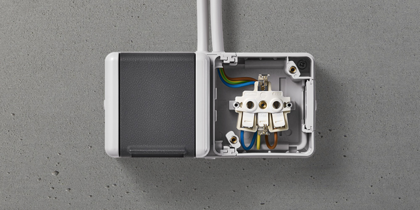 Doppelsteckdose mit Trennsteg bei Elektrotechnik Pinzer GbR in Nabburg